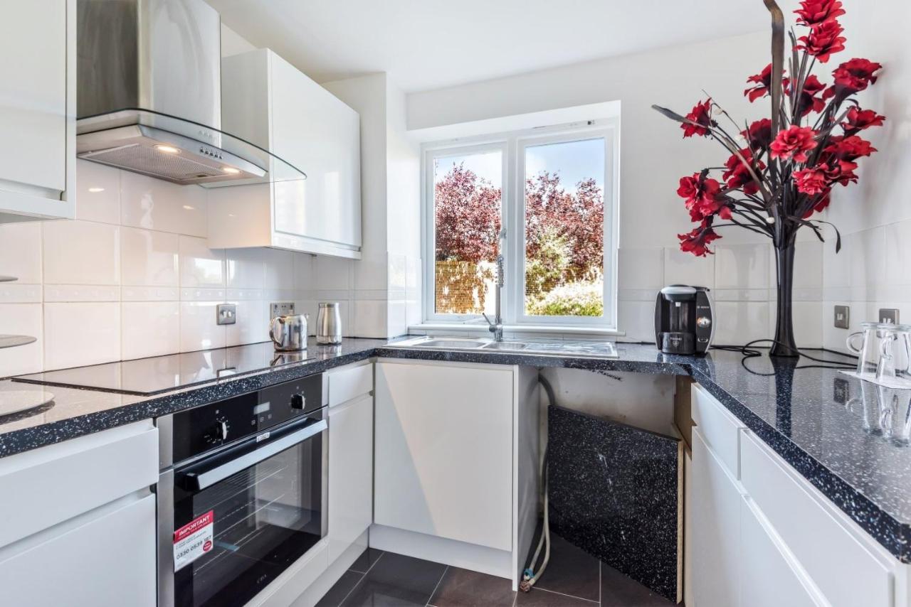 2 Bed Flat, Dedicated Workspace, Parking, 4Ktv Λονδίνο Εξωτερικό φωτογραφία