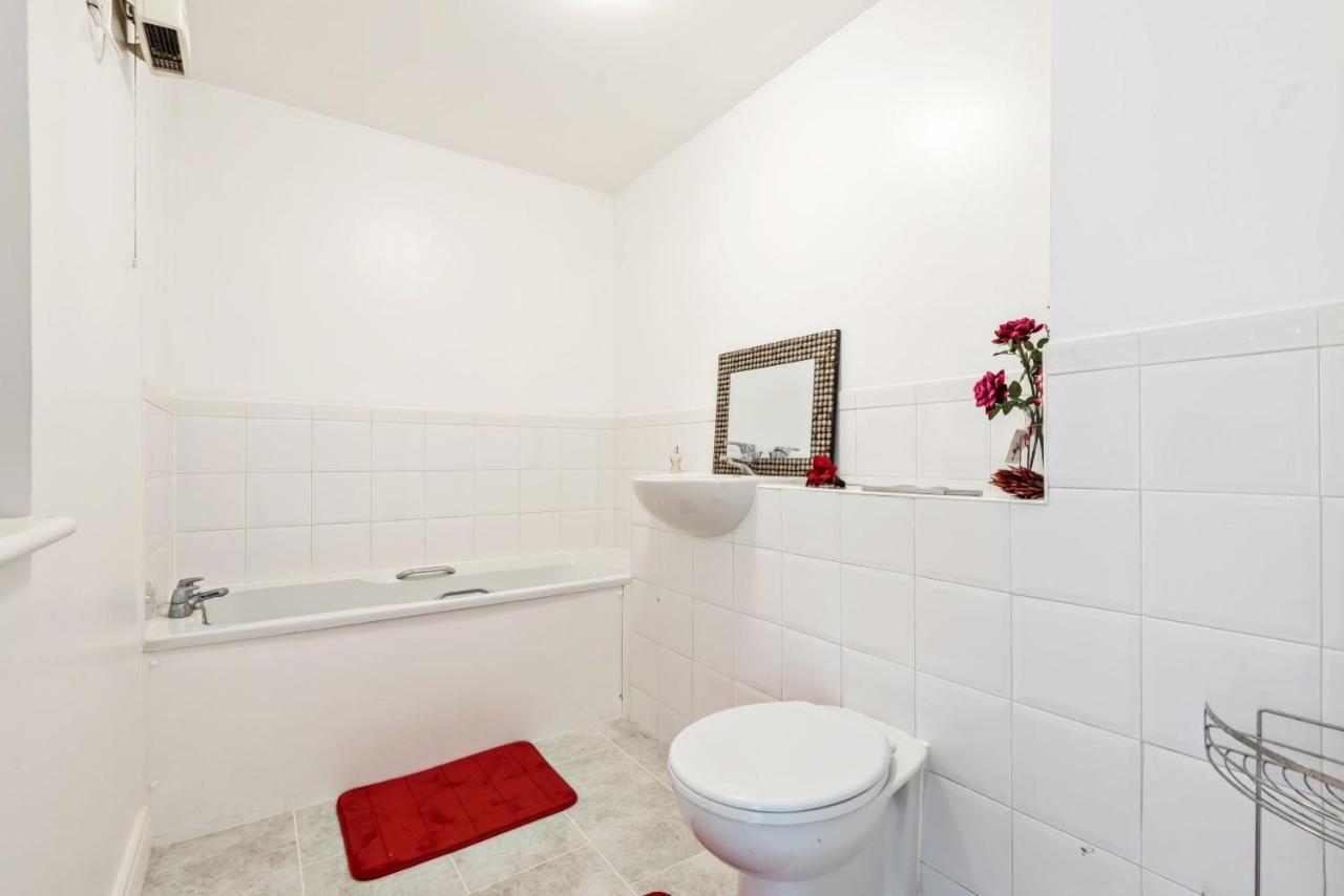 2 Bed Flat, Dedicated Workspace, Parking, 4Ktv Λονδίνο Εξωτερικό φωτογραφία