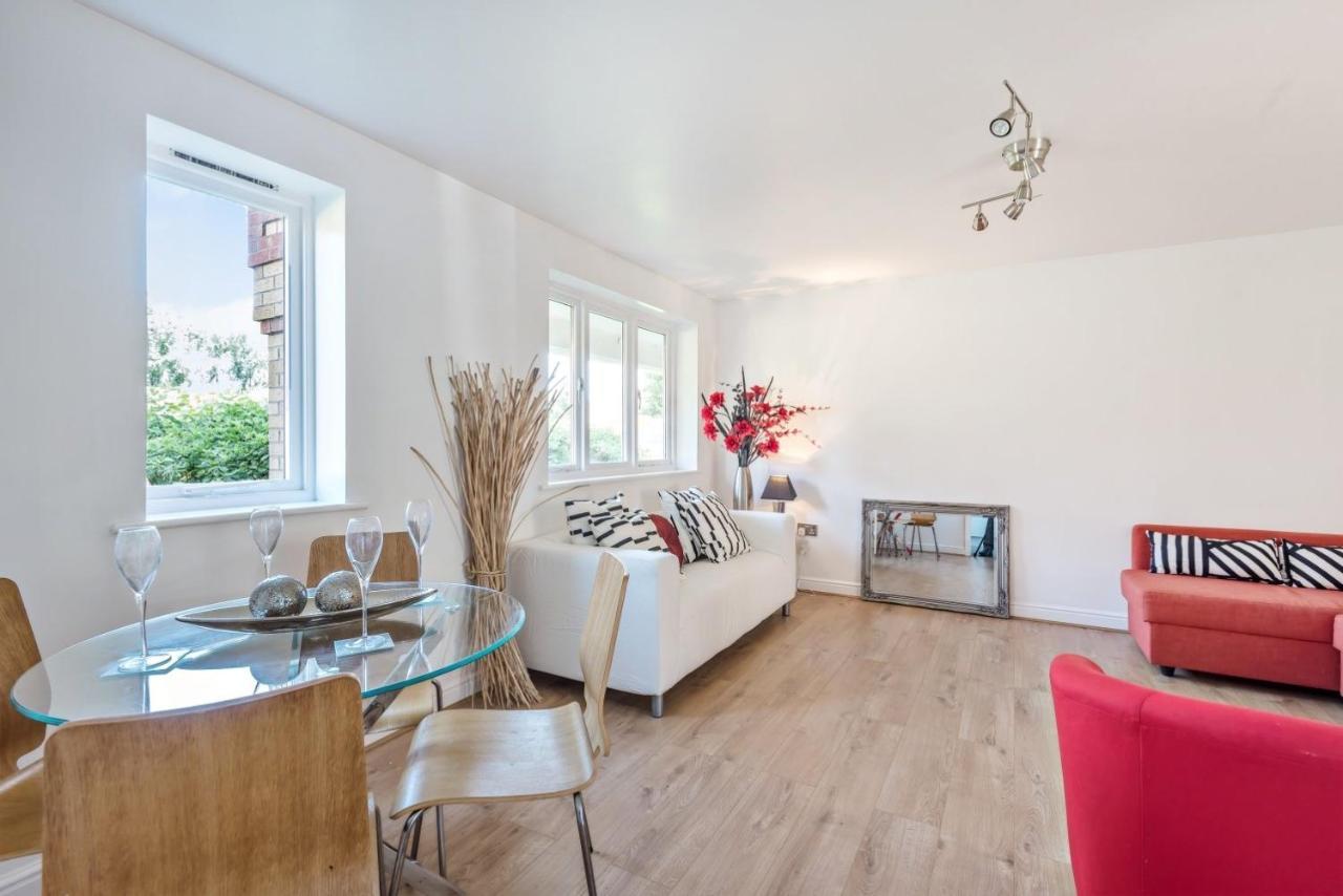 2 Bed Flat, Dedicated Workspace, Parking, 4Ktv Λονδίνο Εξωτερικό φωτογραφία