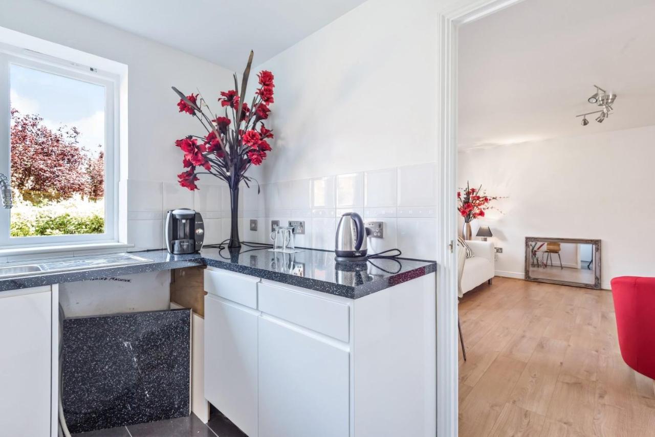 2 Bed Flat, Dedicated Workspace, Parking, 4Ktv Λονδίνο Εξωτερικό φωτογραφία