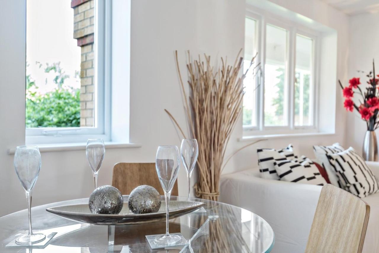 2 Bed Flat, Dedicated Workspace, Parking, 4Ktv Λονδίνο Εξωτερικό φωτογραφία