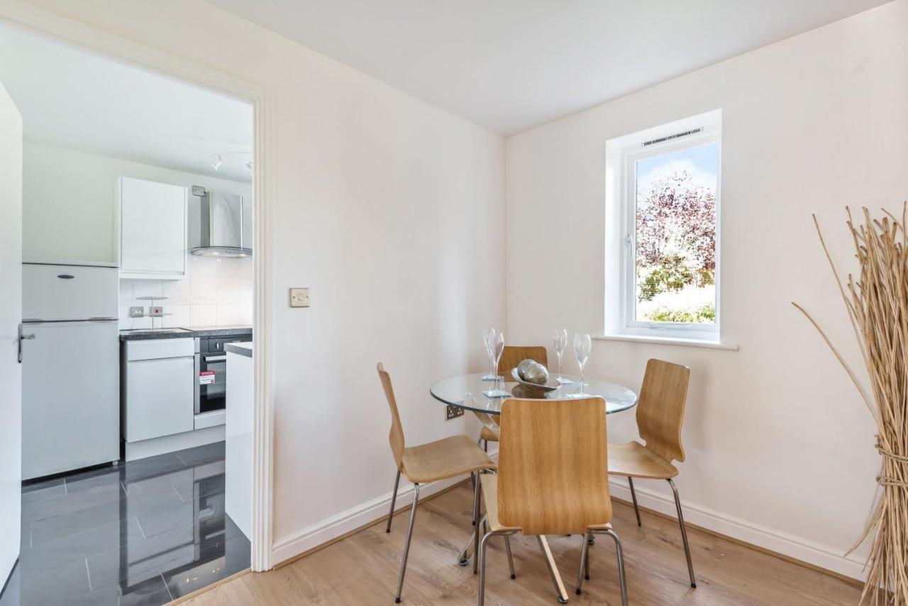 2 Bed Flat, Dedicated Workspace, Parking, 4Ktv Λονδίνο Εξωτερικό φωτογραφία