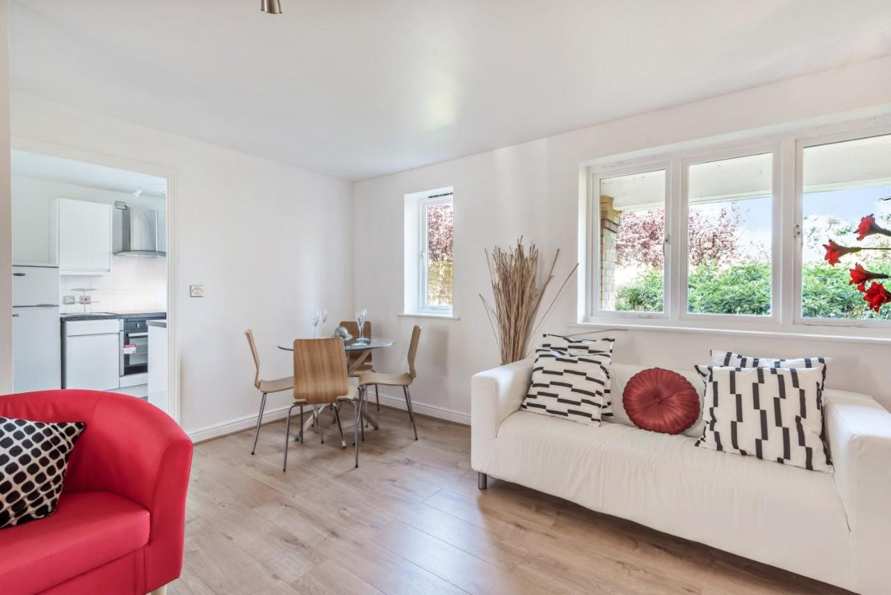 2 Bed Flat, Dedicated Workspace, Parking, 4Ktv Λονδίνο Εξωτερικό φωτογραφία