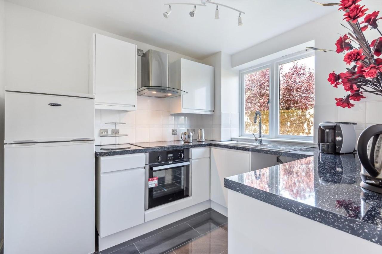 2 Bed Flat, Dedicated Workspace, Parking, 4Ktv Λονδίνο Εξωτερικό φωτογραφία