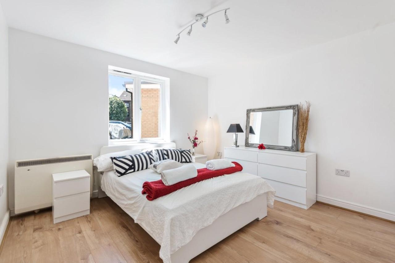 2 Bed Flat, Dedicated Workspace, Parking, 4Ktv Λονδίνο Εξωτερικό φωτογραφία