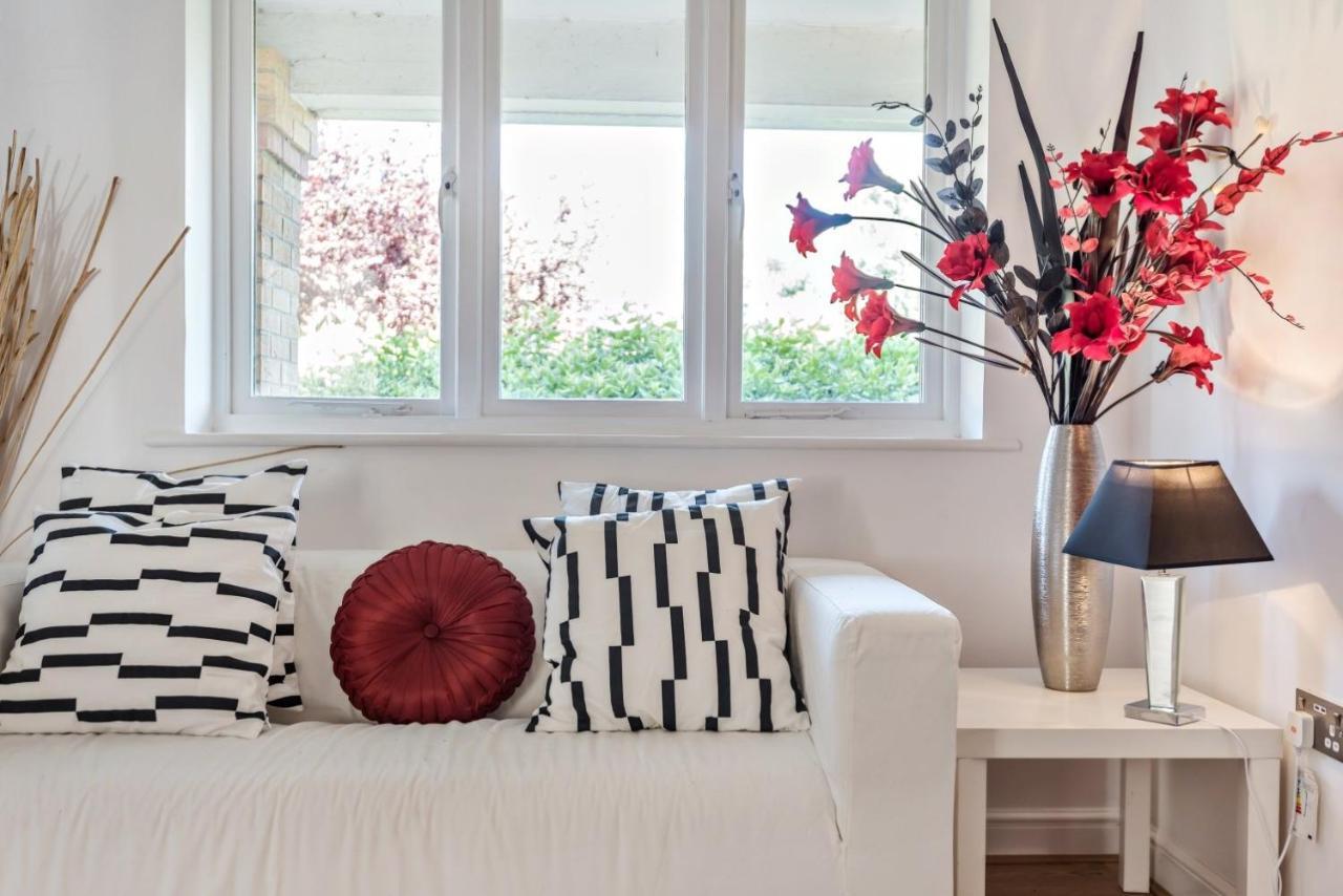 2 Bed Flat, Dedicated Workspace, Parking, 4Ktv Λονδίνο Εξωτερικό φωτογραφία