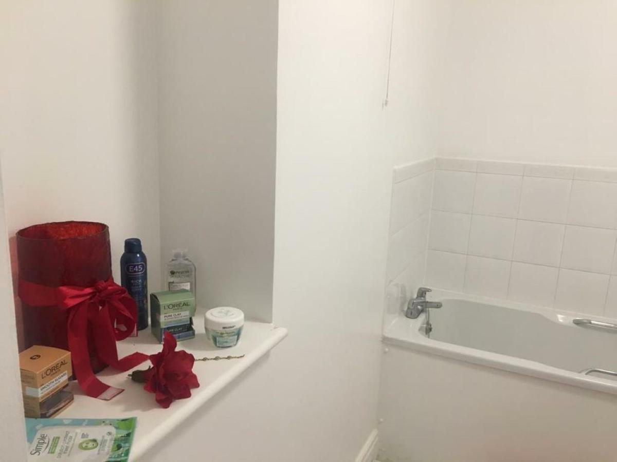 2 Bed Flat, Dedicated Workspace, Parking, 4Ktv Λονδίνο Εξωτερικό φωτογραφία